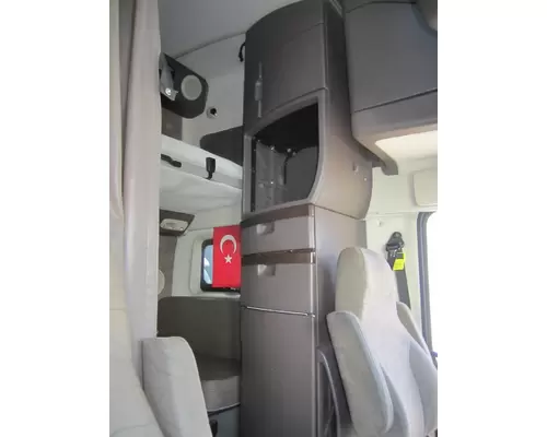 VOLVO VNL CAB