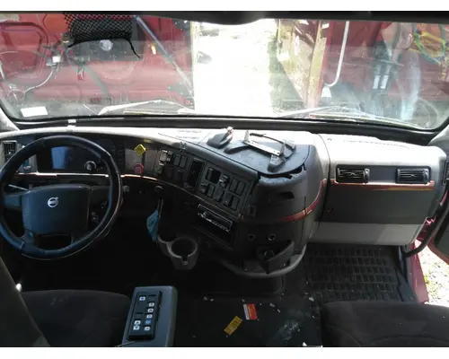 VOLVO VNL CAB