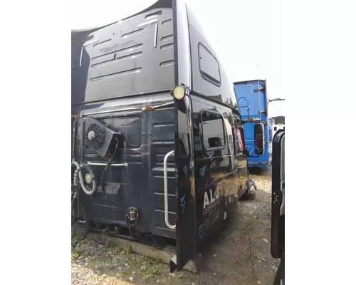 VOLVO VNL CAB