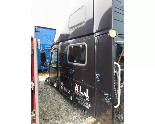 VOLVO VNL CAB