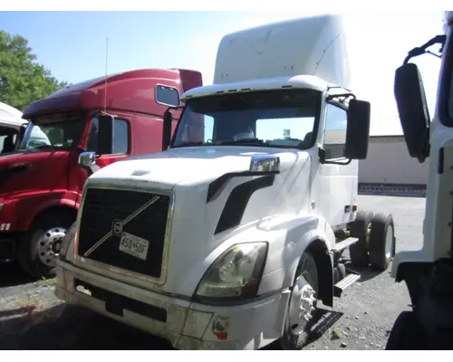 VOLVO VNL CAB