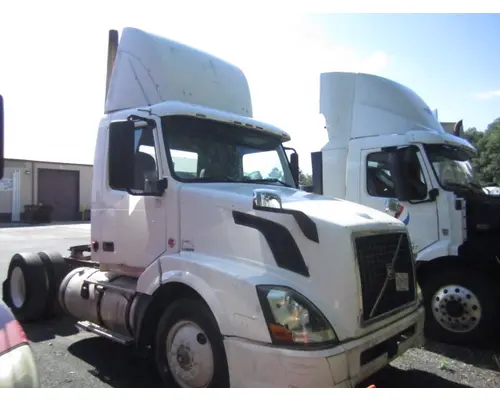 VOLVO VNL CAB