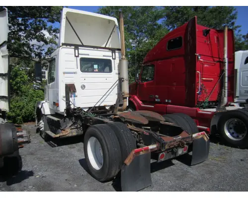 VOLVO VNL CAB