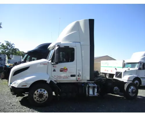VOLVO VNL CAB