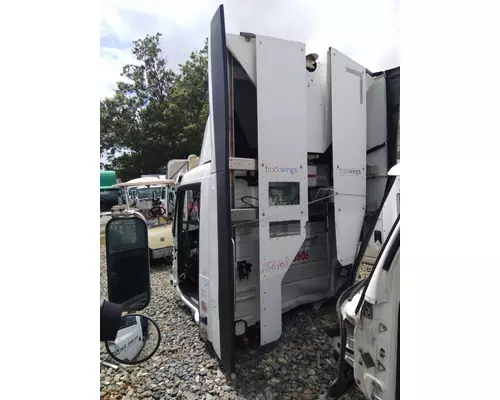 VOLVO VNL CAB