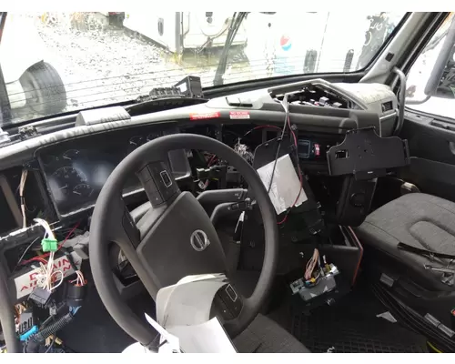 VOLVO VNL CAB