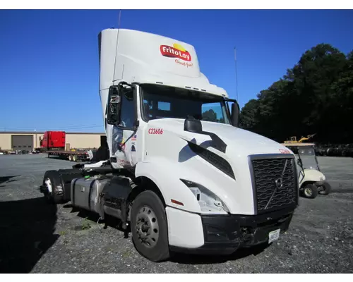 VOLVO VNL CAB