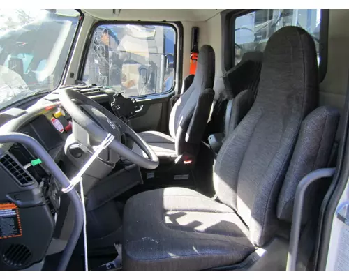 VOLVO VNL CAB