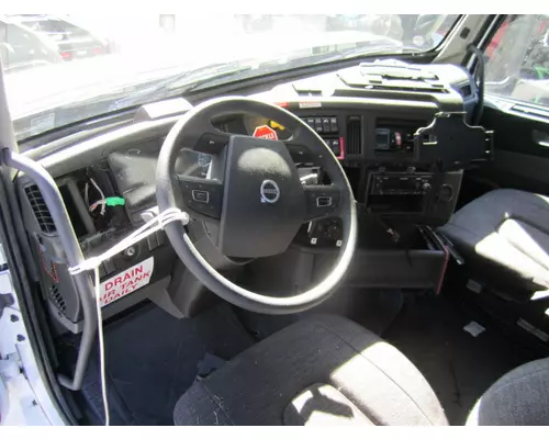 VOLVO VNL CAB