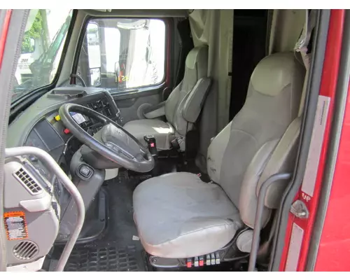VOLVO VNL CAB
