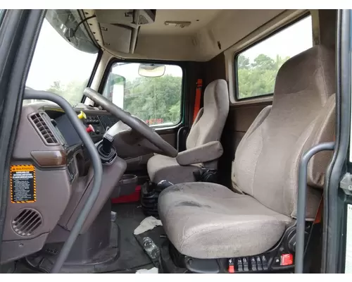 VOLVO VNL CAB