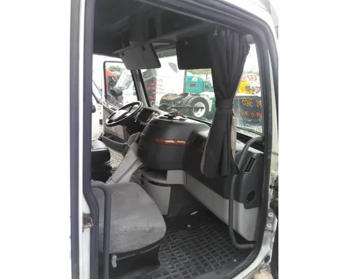 VOLVO VNL CAB