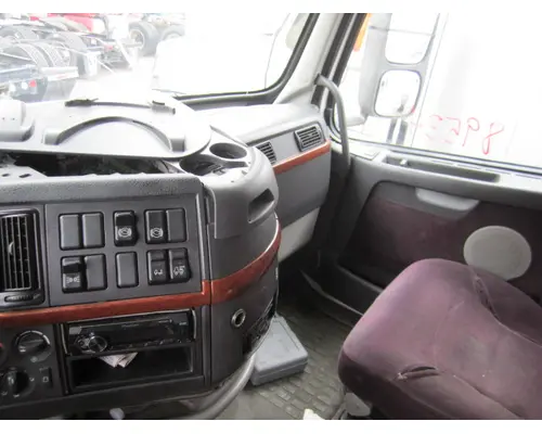 VOLVO VNL CAB