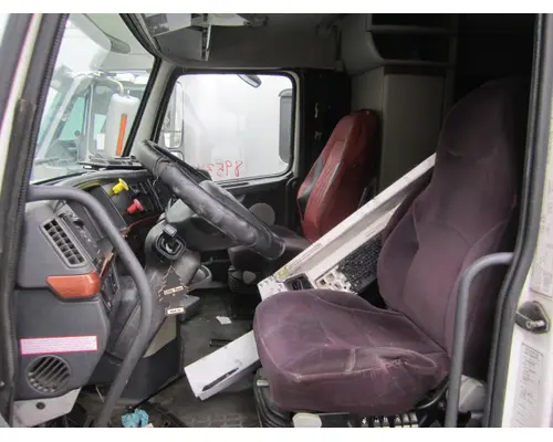 VOLVO VNL CAB