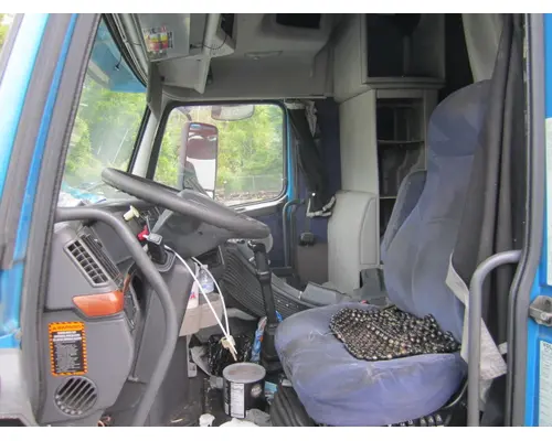 VOLVO VNL CAB