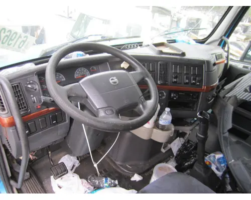 VOLVO VNL CAB
