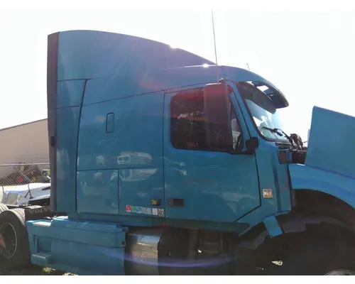 VOLVO VNL CAB