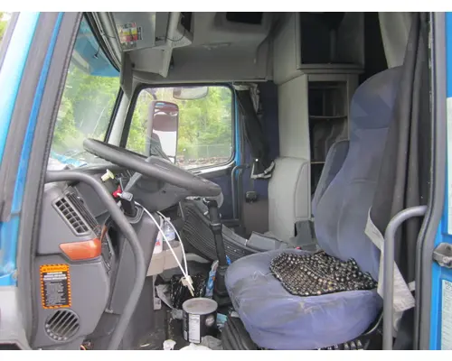 VOLVO VNL CAB