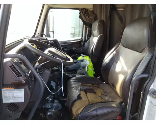 VOLVO VNL CAB