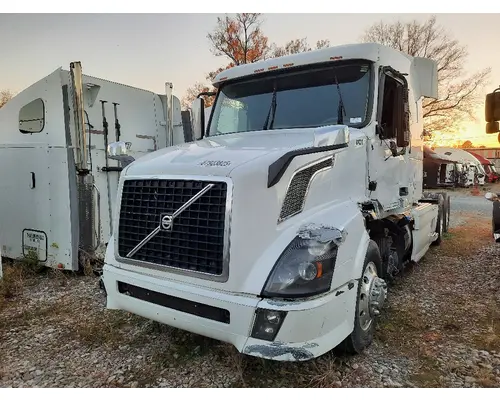 VOLVO VNL CAB
