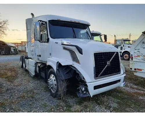 VOLVO VNL CAB