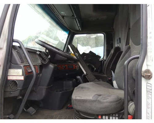 VOLVO VNL CAB