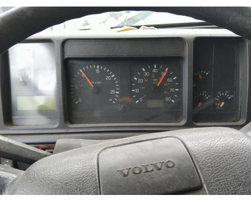 VOLVO VNL CAB