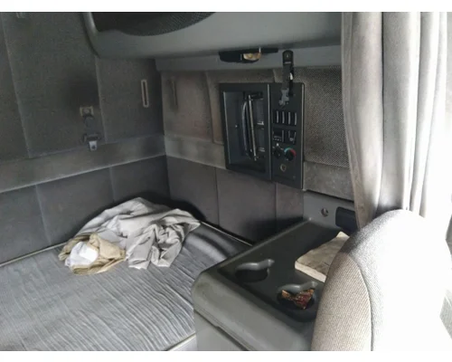VOLVO VNL CAB