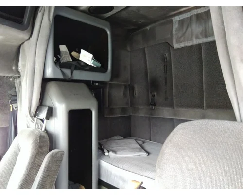 VOLVO VNL CAB