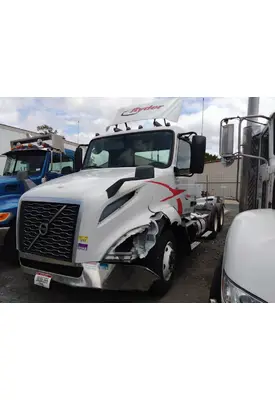 VOLVO VNL CAB