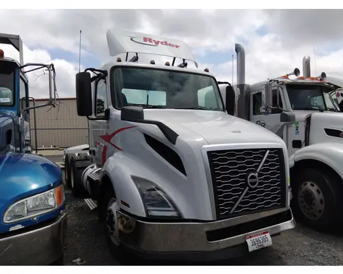 VOLVO VNL CAB
