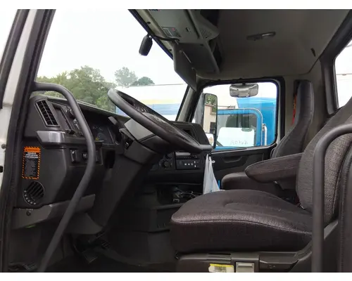 VOLVO VNL CAB
