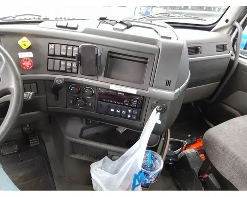 VOLVO VNL CAB