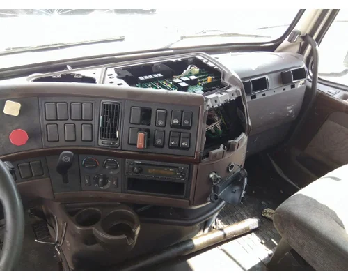 VOLVO VNL CAB