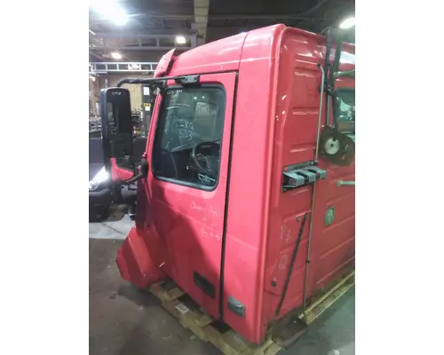 VOLVO VNL CAB