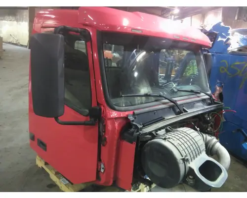 VOLVO VNL CAB