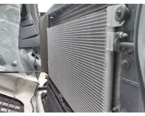 VOLVO VNL COOLING ASSEMBLY (RAD, COND, ATAAC)