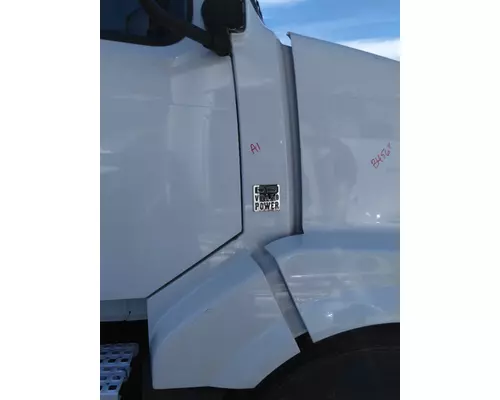 VOLVO VNL COWL