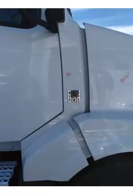 VOLVO VNL COWL