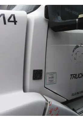 VOLVO VNL COWL