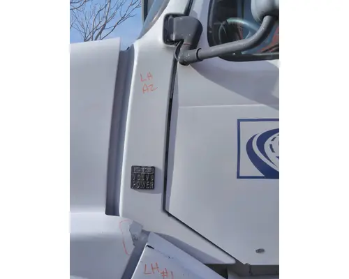 VOLVO VNL COWL