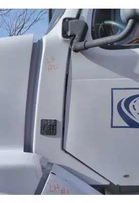 VOLVO VNL COWL