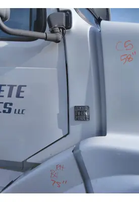 VOLVO VNL COWL