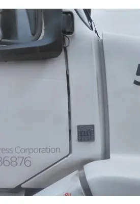VOLVO VNL COWL
