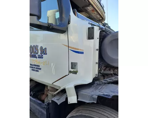 VOLVO VNL COWL