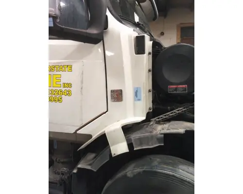 VOLVO VNL COWL