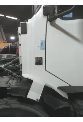 VOLVO VNL COWL