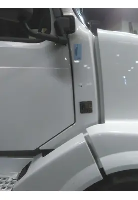 VOLVO VNL COWL