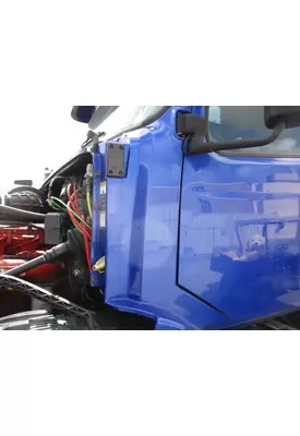 VOLVO VNL COWL