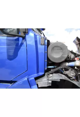 VOLVO VNL COWL